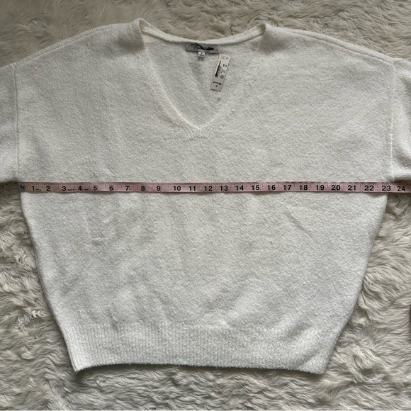 Madewell Wedged V-Neck Sweater Long Sleeve Slouchy Relaxed Winter White M NWT - Picture 10 of 12